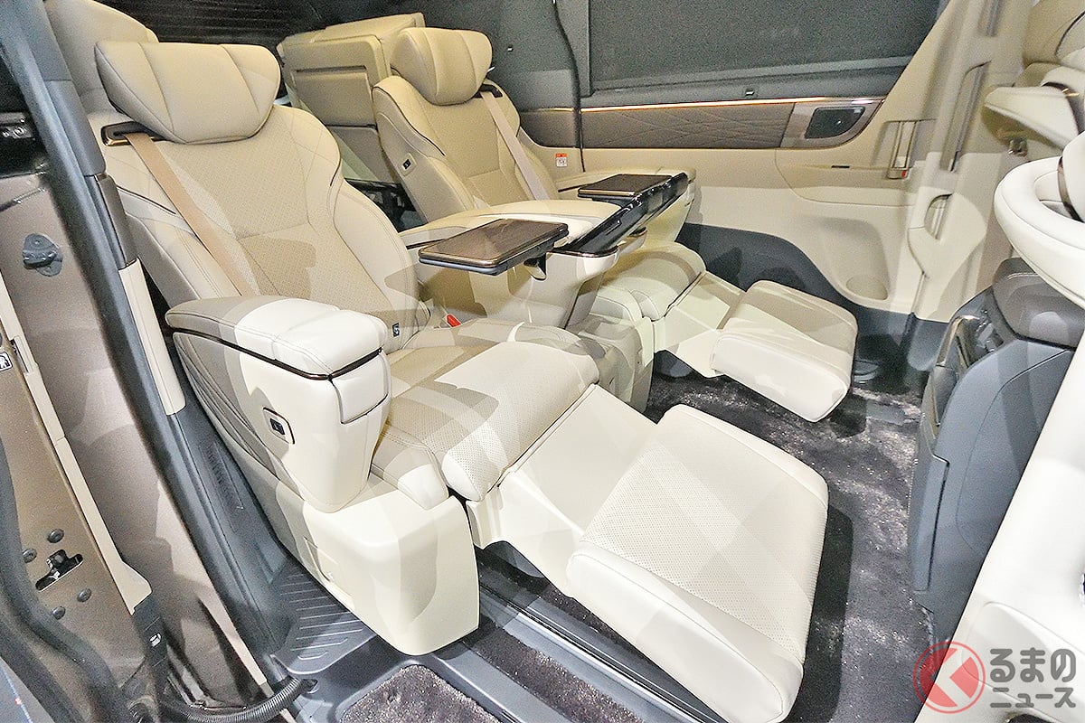 上級仕様「Executive Lounge(エグゼクティブラウンジ)」の2列目席が「エグい」ほど快適すぎた!