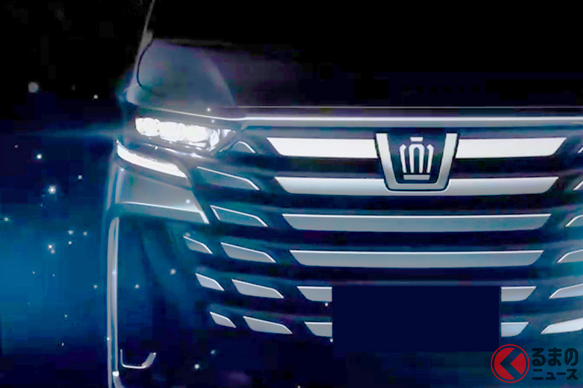 トヨタが新型「クラウンヴェルファイア」を世界初公開! 王冠マーク付いたヴェルファイアってなに?