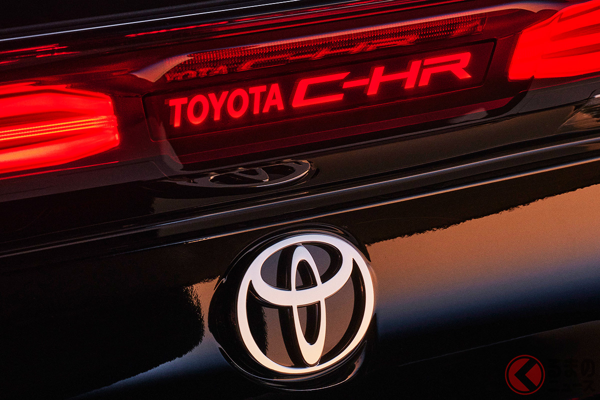 「TOYOTA C-HR」が赤く光る!