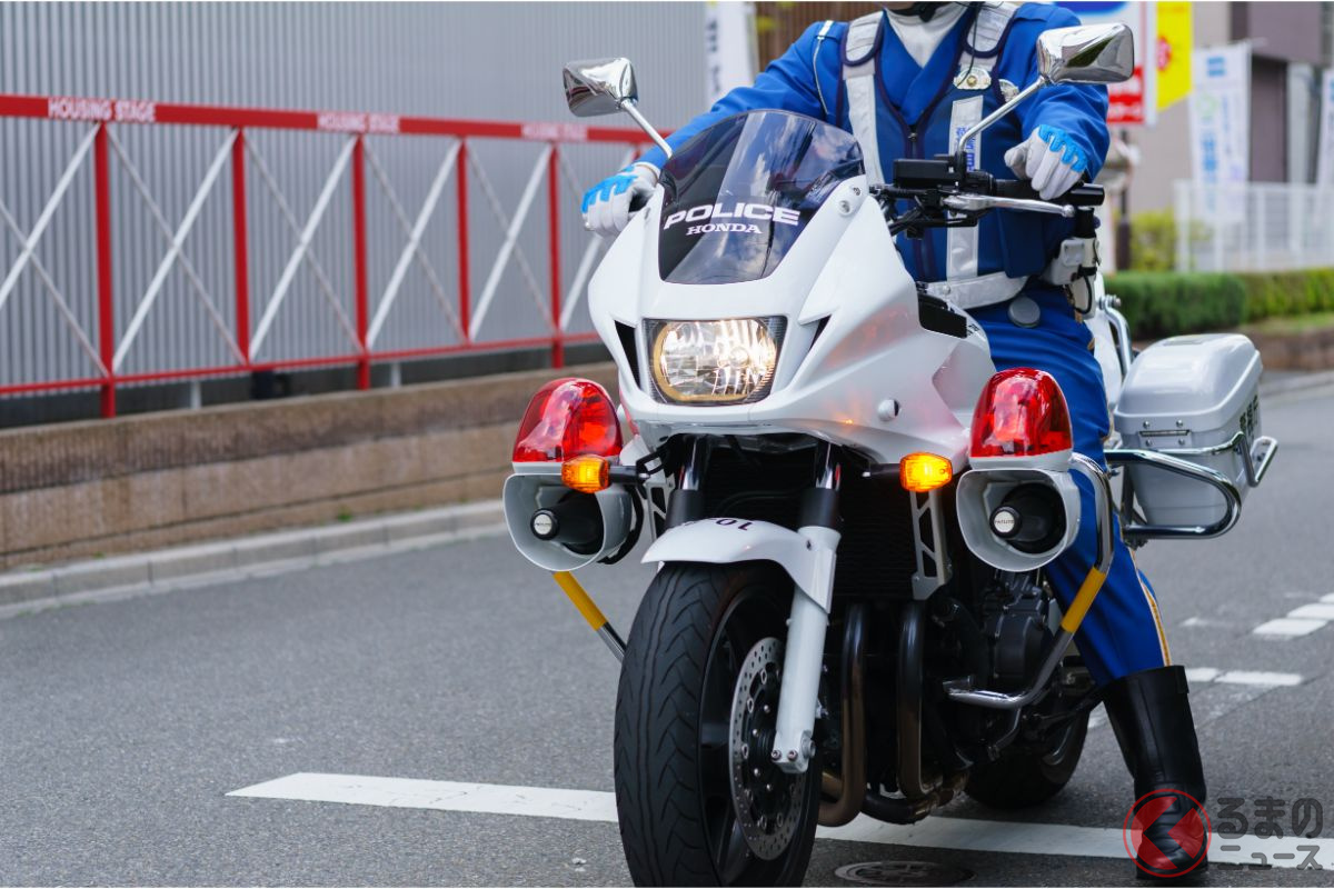 街中やパレードの先導では交通機動隊が活躍する