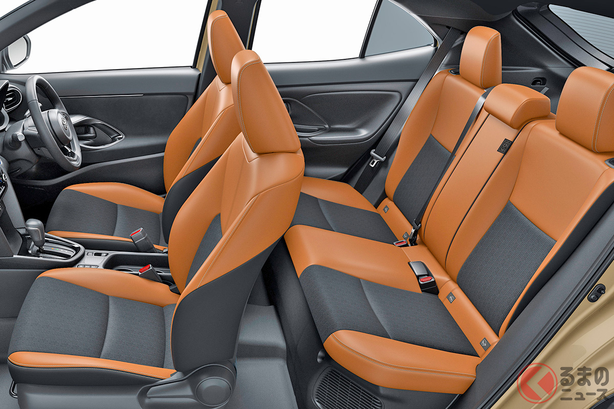 2022年7月に追加されたヤリスクロスの「サドルタン」内装
