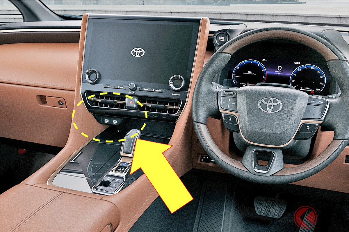 フルモデルチェンジしたばかりのトヨタ 新型「ヴェルファイア」のUSB端子はこんなところに! インパネのUSB端子は充電用のタイプCが2つ備わります