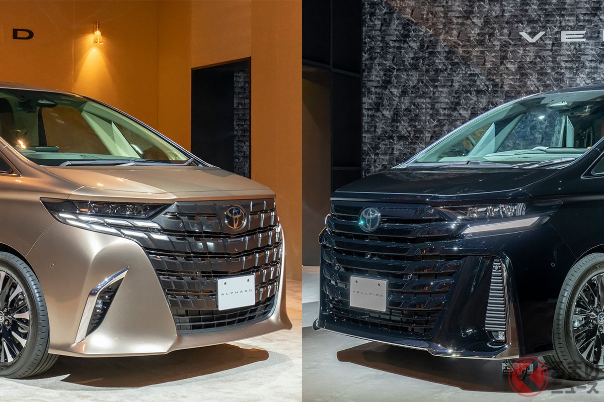 新型になった「アルファード」(左)と「ヴェルファイア」(右)