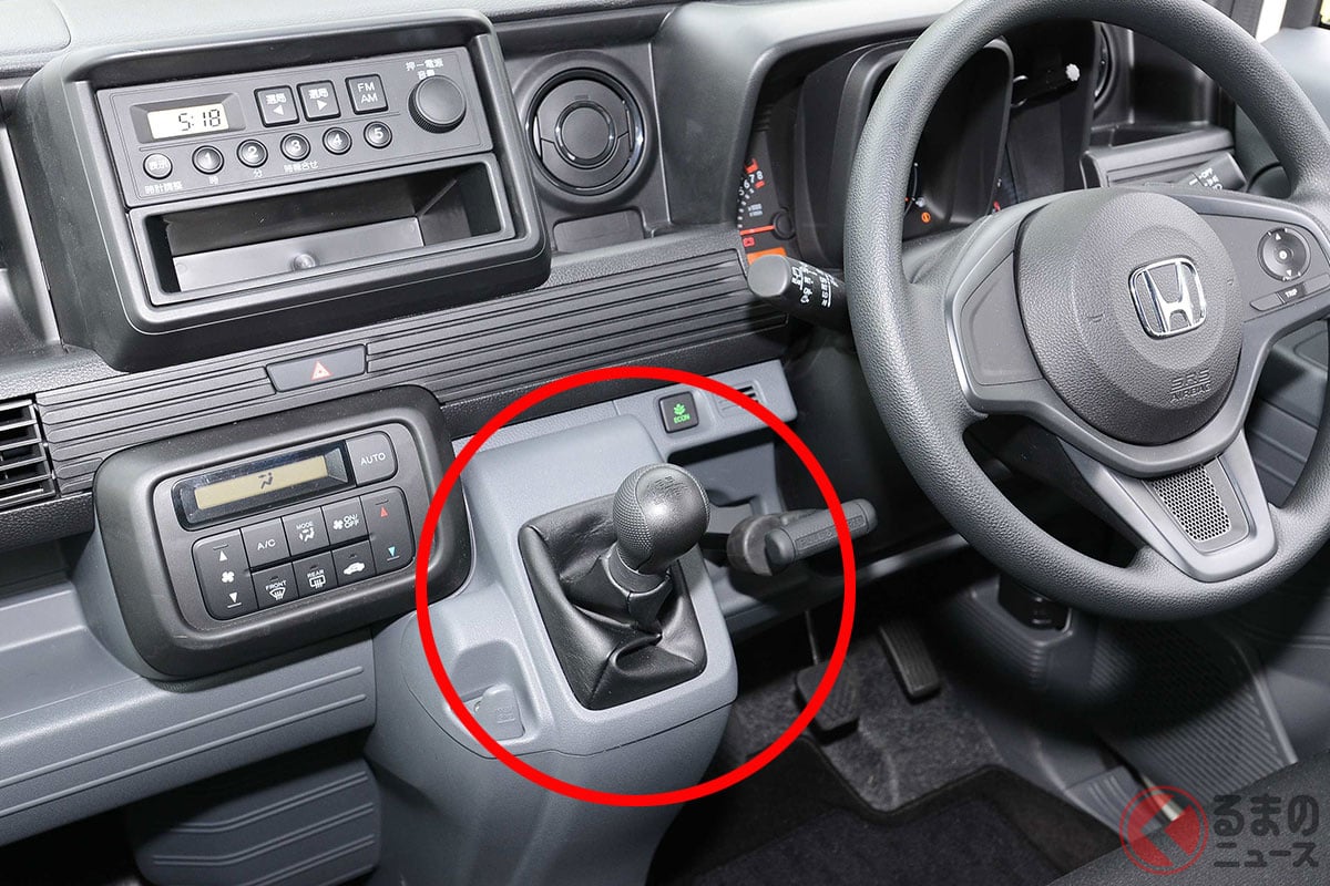 軽商用車ではMTが根強い人気(写真はホンダ「N-VAN」の6速MT車)