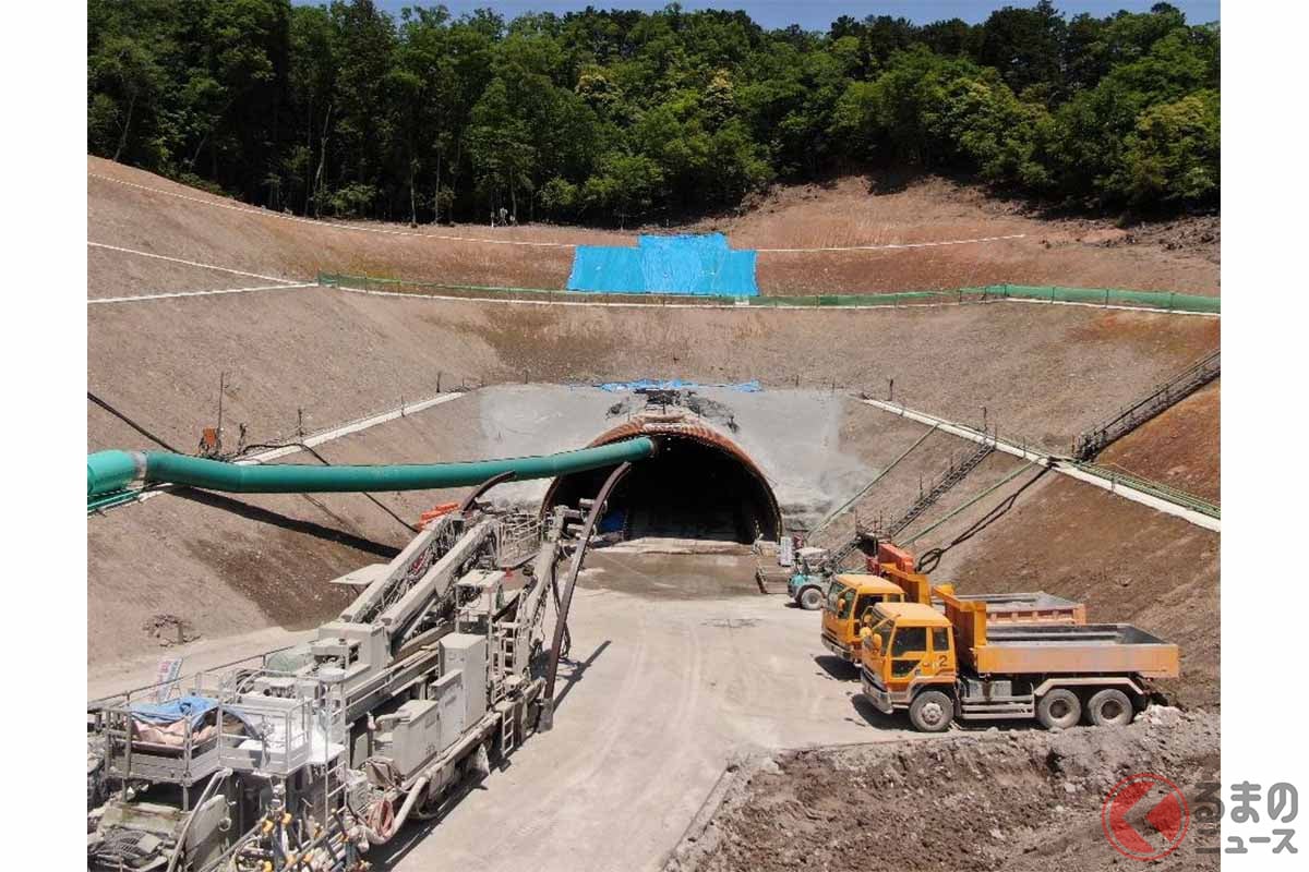 工事が進む北近畿豊岡道の延伸区間。写真は豊岡市内の佐野トンネル坑口。2023年5月時点(画像:国土交通省近畿地方整備局豊岡河川国道事務所)