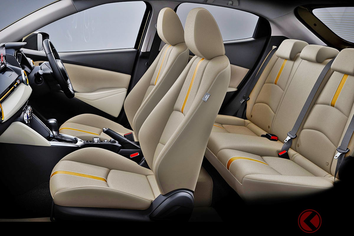 グレージュに黄色のワンポイントがカワイイ!