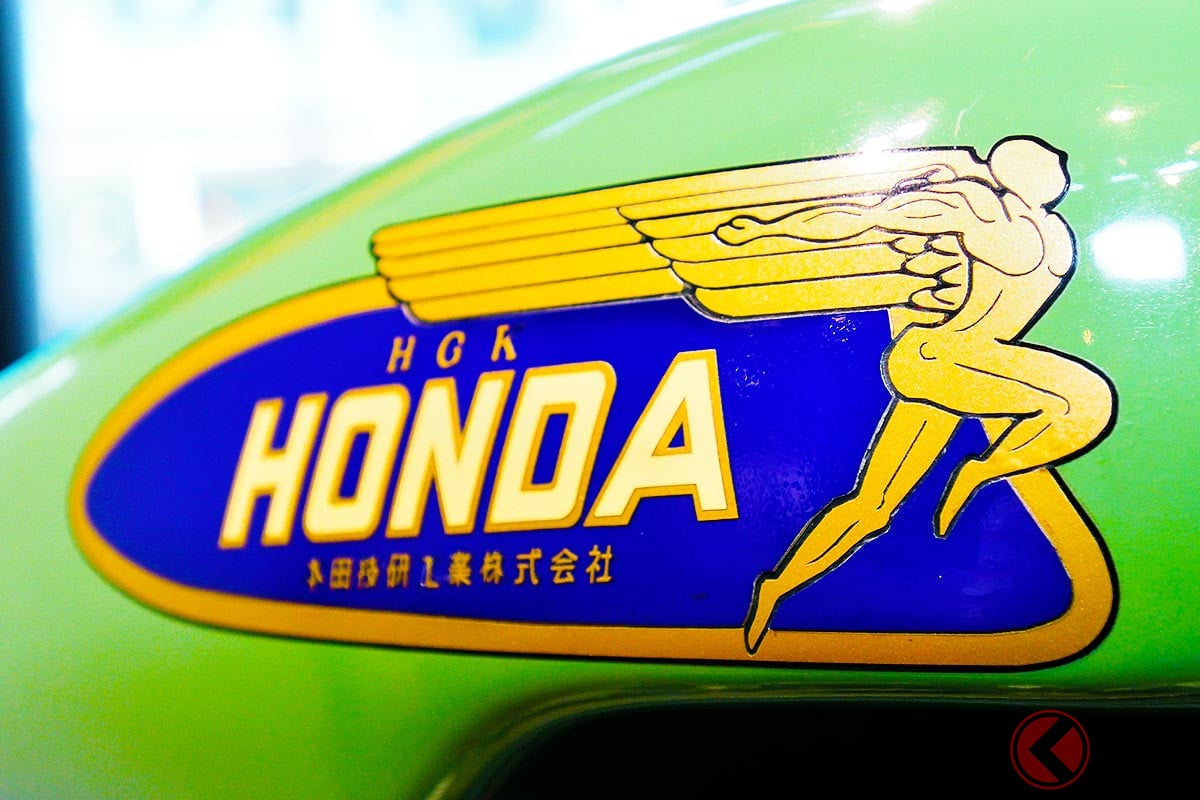 「ホンダA型」(1948年モデル)。現在とは異なる「ウイングマーク」が採用されていました