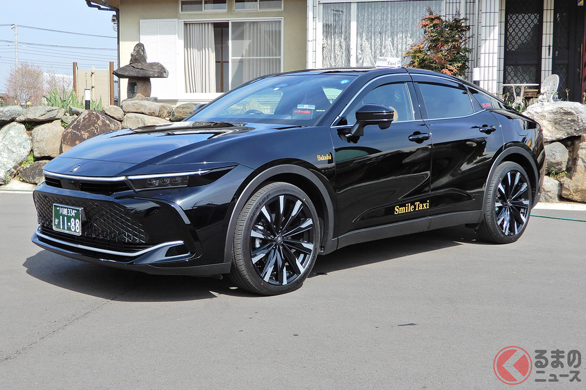 漆黒のクラウンクロスオーバータクシー仕様(画像提供:サツキハウススマイルタクシー)