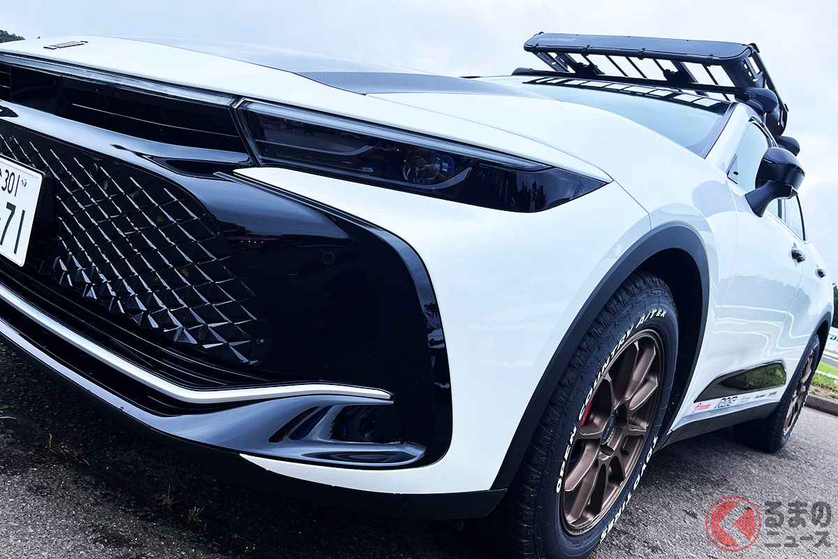 「スーパー耐久 SUGO」に展示されたちょいカスタムの「クラウンクロスオーバー」