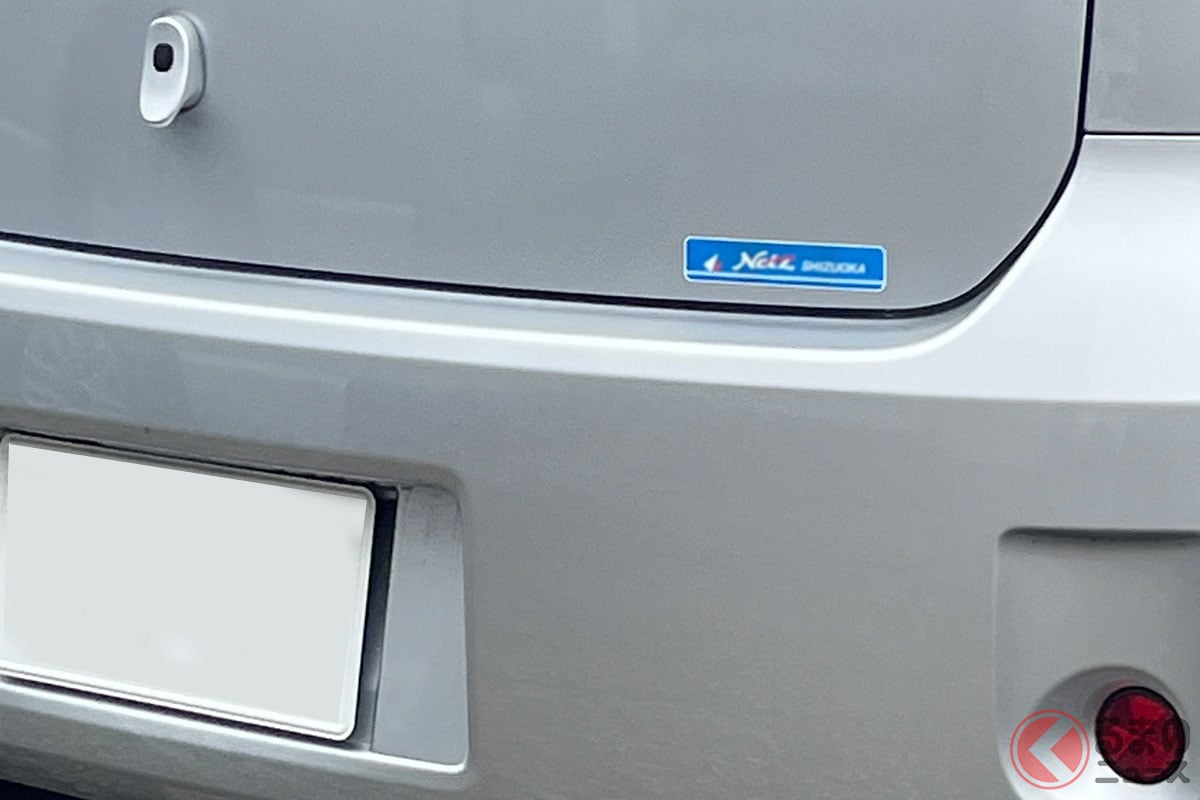 「ディーラーステッカー」を貼っているクルマが減少傾向