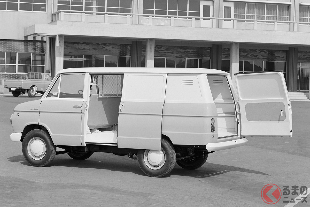 日本初のスライドドア装着車は、1964年発売の日産「ダットサン キャブライト ライトバン」から