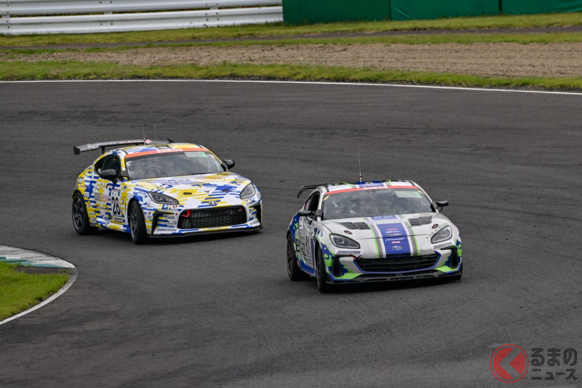 切磋琢磨したGR86 CNFコンセプト(奥)とBRZ CNFコンセプト(手前)