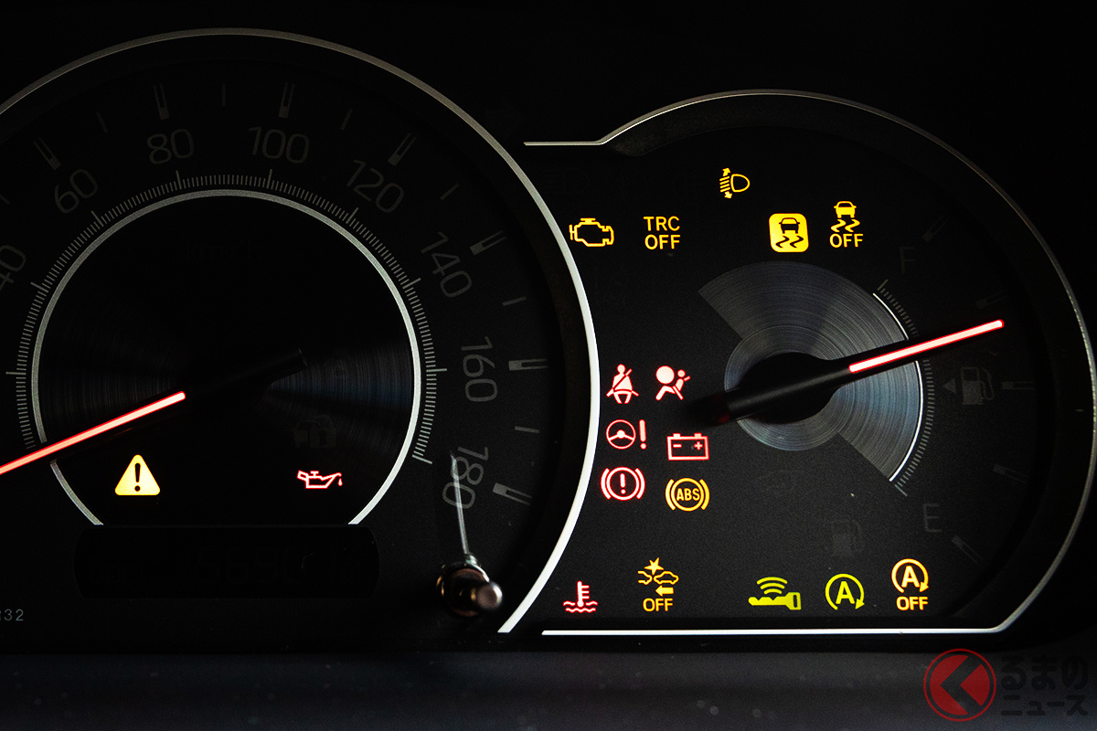 なぜ異常じゃないのに警告全部点くの?