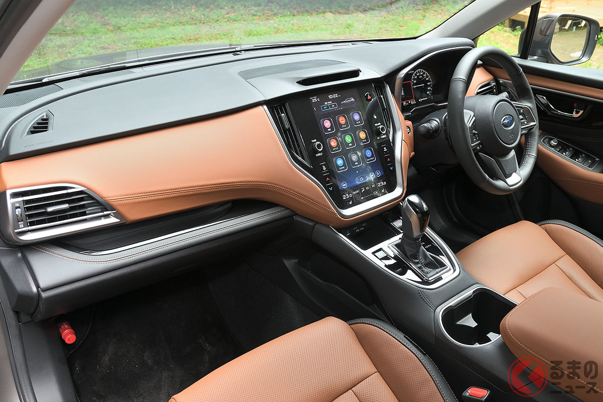 タンの本革内装が上質な「レガシィアウトバック」