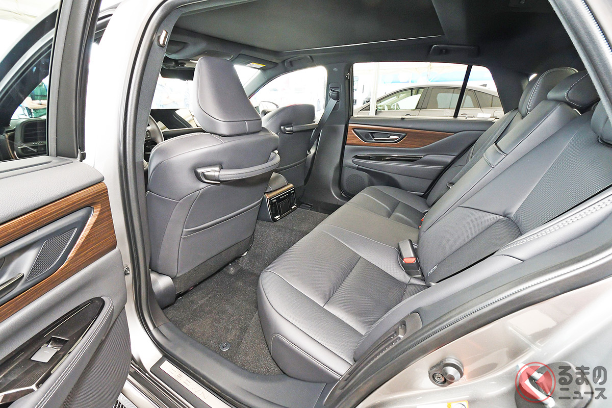 他の新型クラウンとは違った趣き