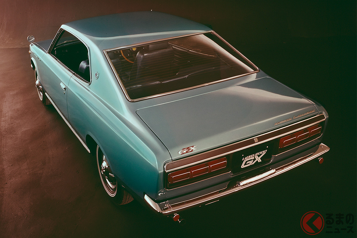 日産「ローレル ハードトップ」(C30型・初代)のテールランプは「真っ赤な3連」タイプ!