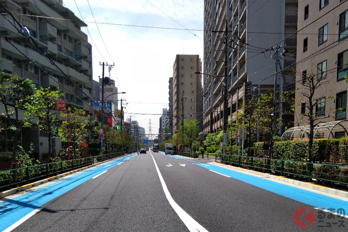 船堀街道と葛西橋通りが交差する葛西橋東詰交差点付近には新たに自転車専用レーンが新設された(画像提供:東京都第五建設事務所)