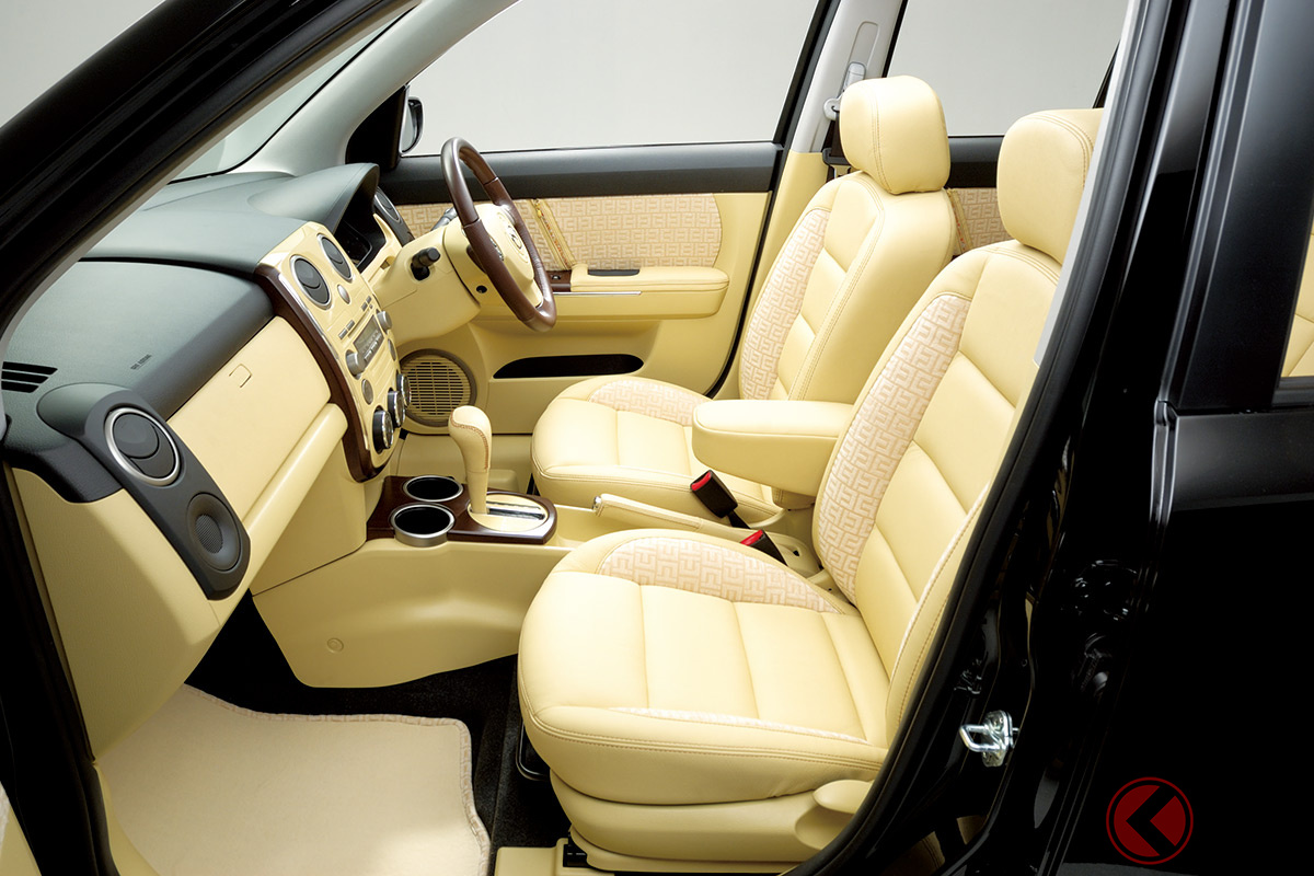 本革使用の豪華内装も魅力的!