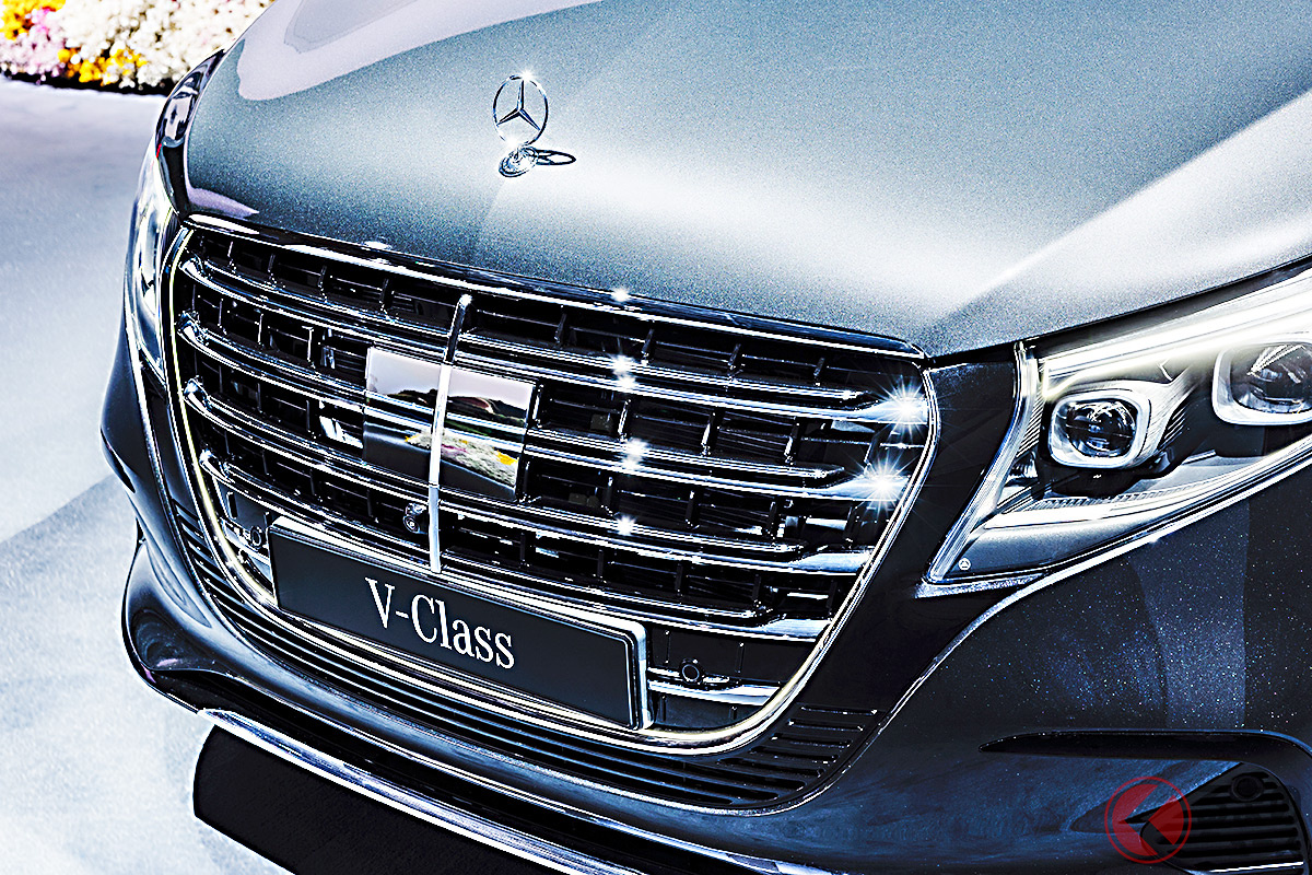 歴代初の「ボンネットマスコット」も装備