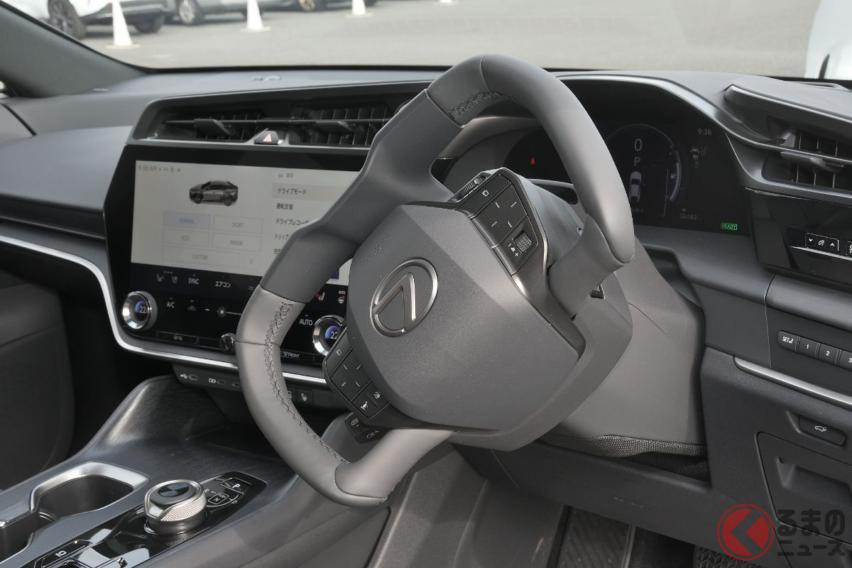 どうしてこの形のハンドルでまともな運転ができる仕組みとは?