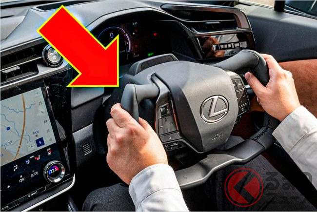 丸くない！ 「謎のハンドル」なぜ存在？ どうして運転できる？ SF映画 