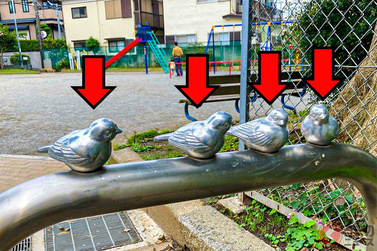 公園や駅前などで見かけることがある金属製の鳥が配置された車止め「ピコリーノ」