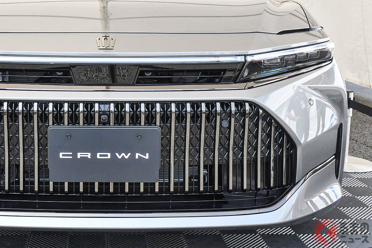 全長5mを超える巨大ボディ…トヨタ新型「クラウン セダン」