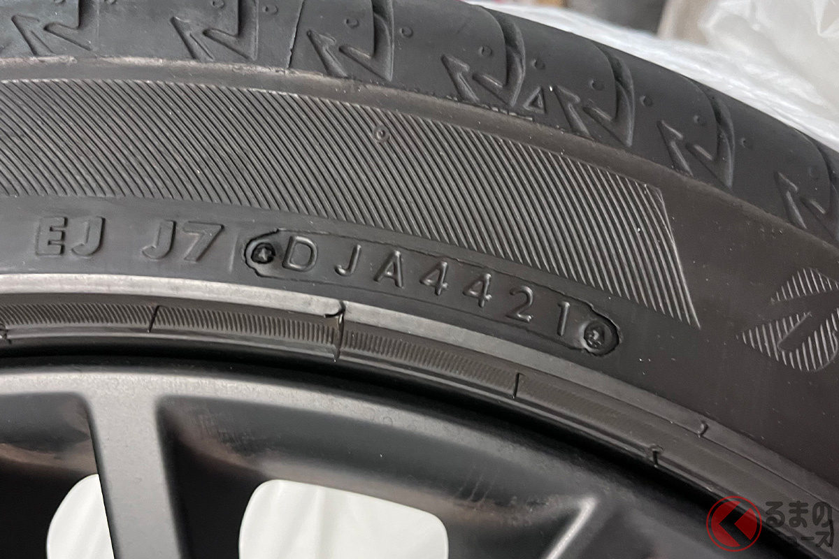 4桁のうち最初の2桁は製造週を、下2桁は製造年を表している