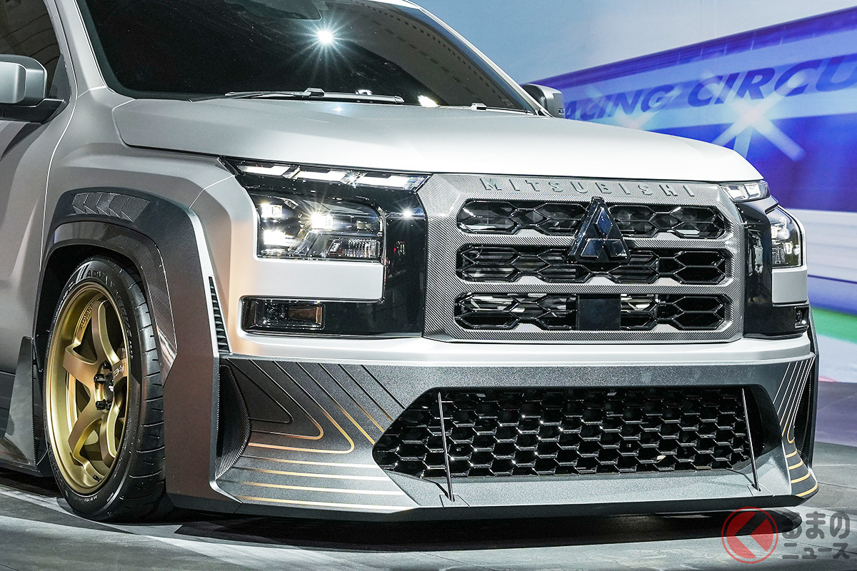 7月26日に世界初公開された三菱 新型「トライトン」ワールドプレミア会場に現れた謎のレーシングカーの正体とは