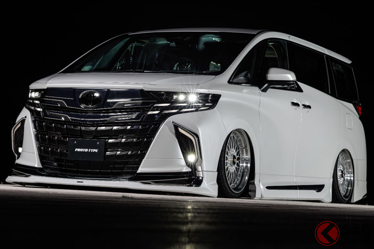 えっ…? 地面に着地!? 新型アルファードを地面ビタビタに下げた仕様がスゴい