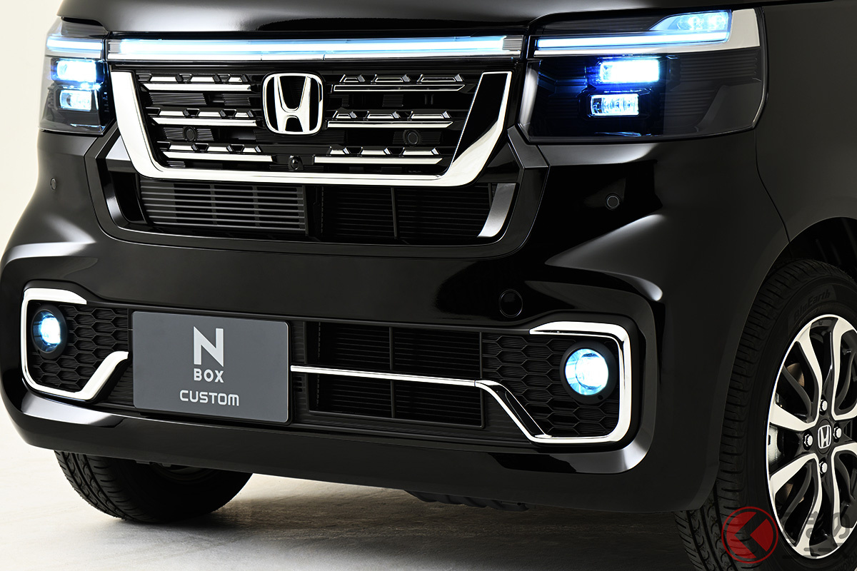 純正アクセサリーを装備した新型「N-BOX CUSTOM」