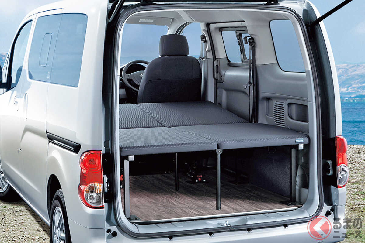 むしろ「シンプルでイイ」の声も! 日産「NV200バネット」にラインナップされる車中泊仕様「マルチベッド」の内装