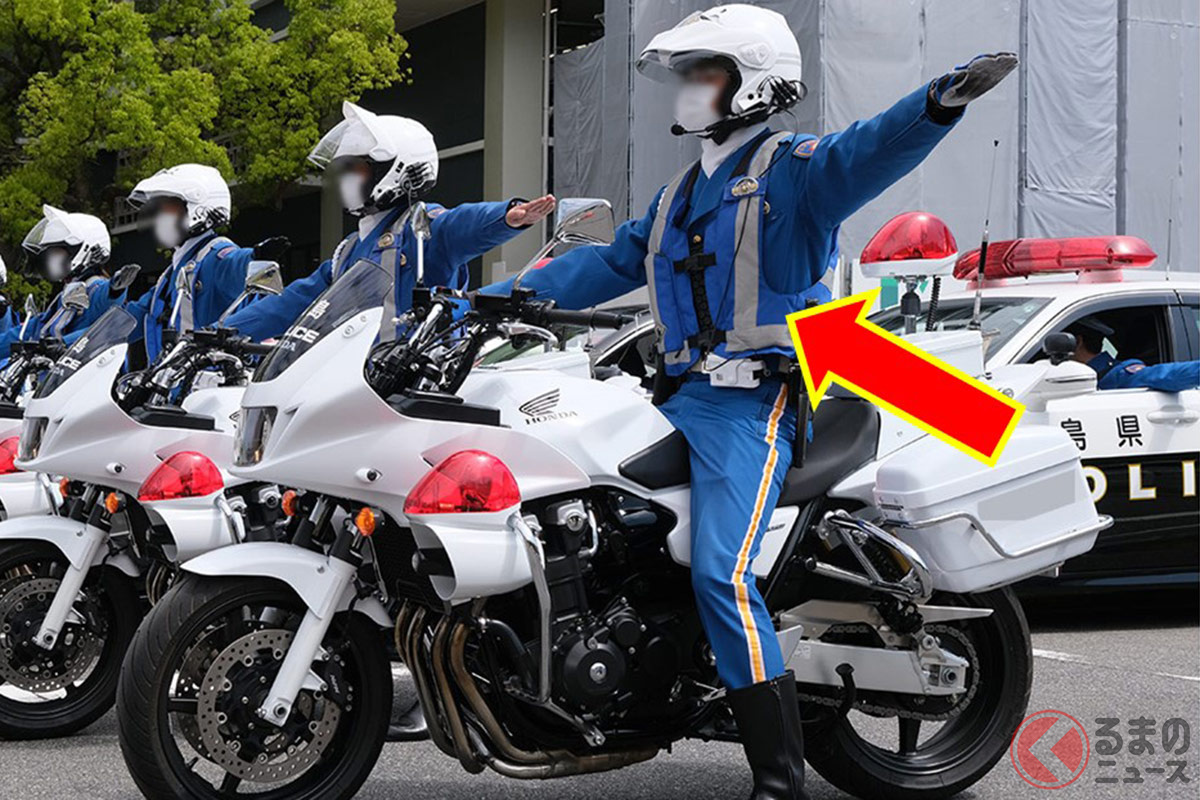 白バイ隊員が装着する「謎のベスト」の正体とは