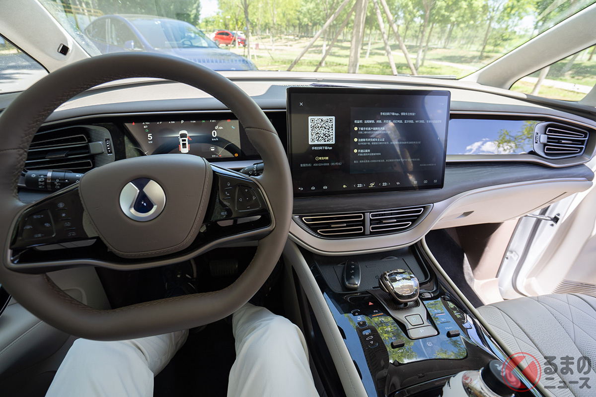 デンザ D9のインテリア(撮影:加藤博人)