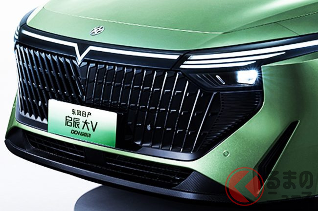 日産が「凄い顔のSUV」を発売！ 約230万円で黒い「巨大グリル