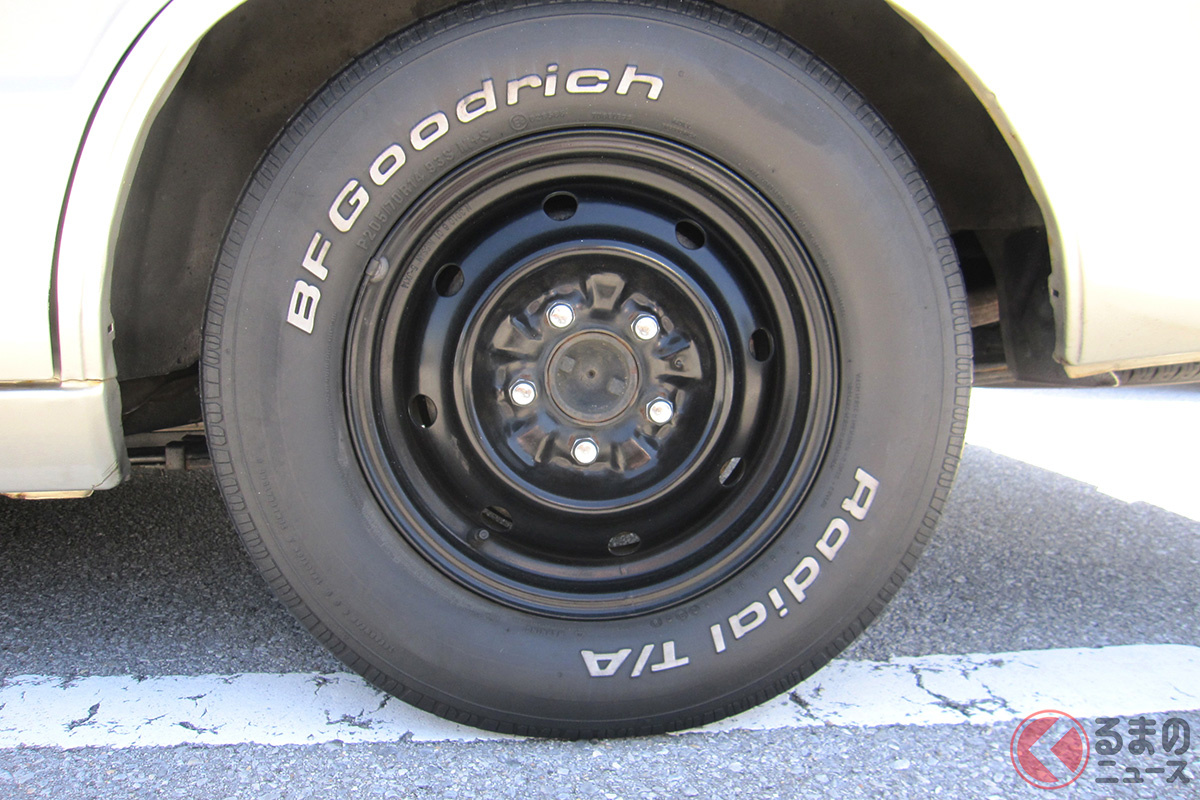 最近ではホワイトレタータイヤなどと組み合わせることが流行っている