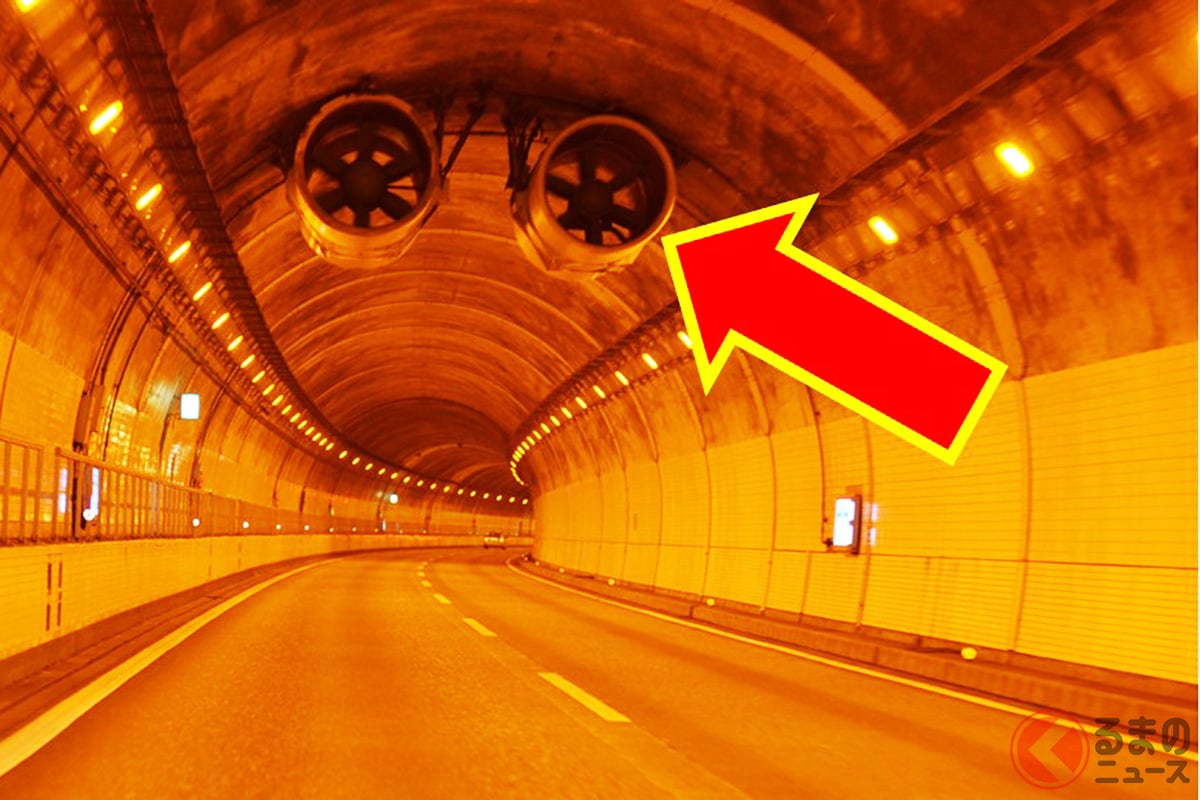 トンネルの天井に設置されている謎の巨大扇風機の正体とは