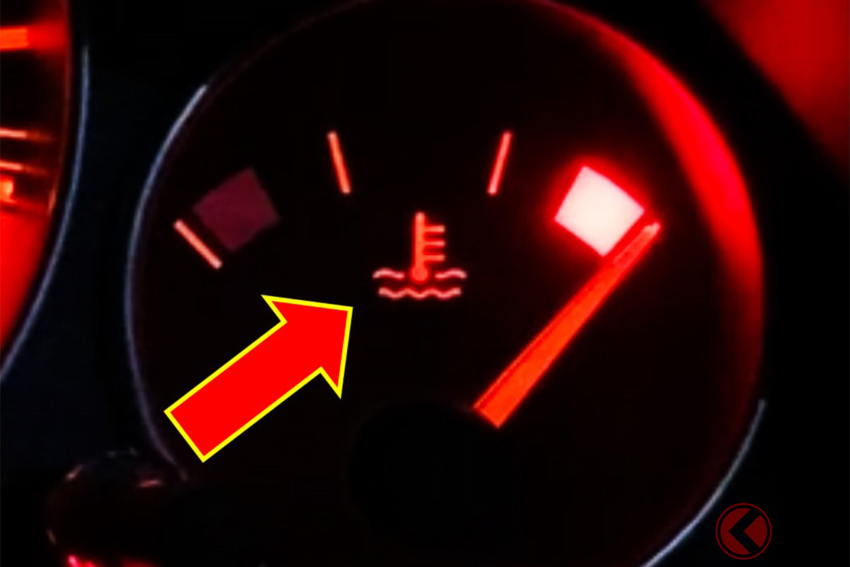 赤く点灯すると冷却水が高温であることを意味する