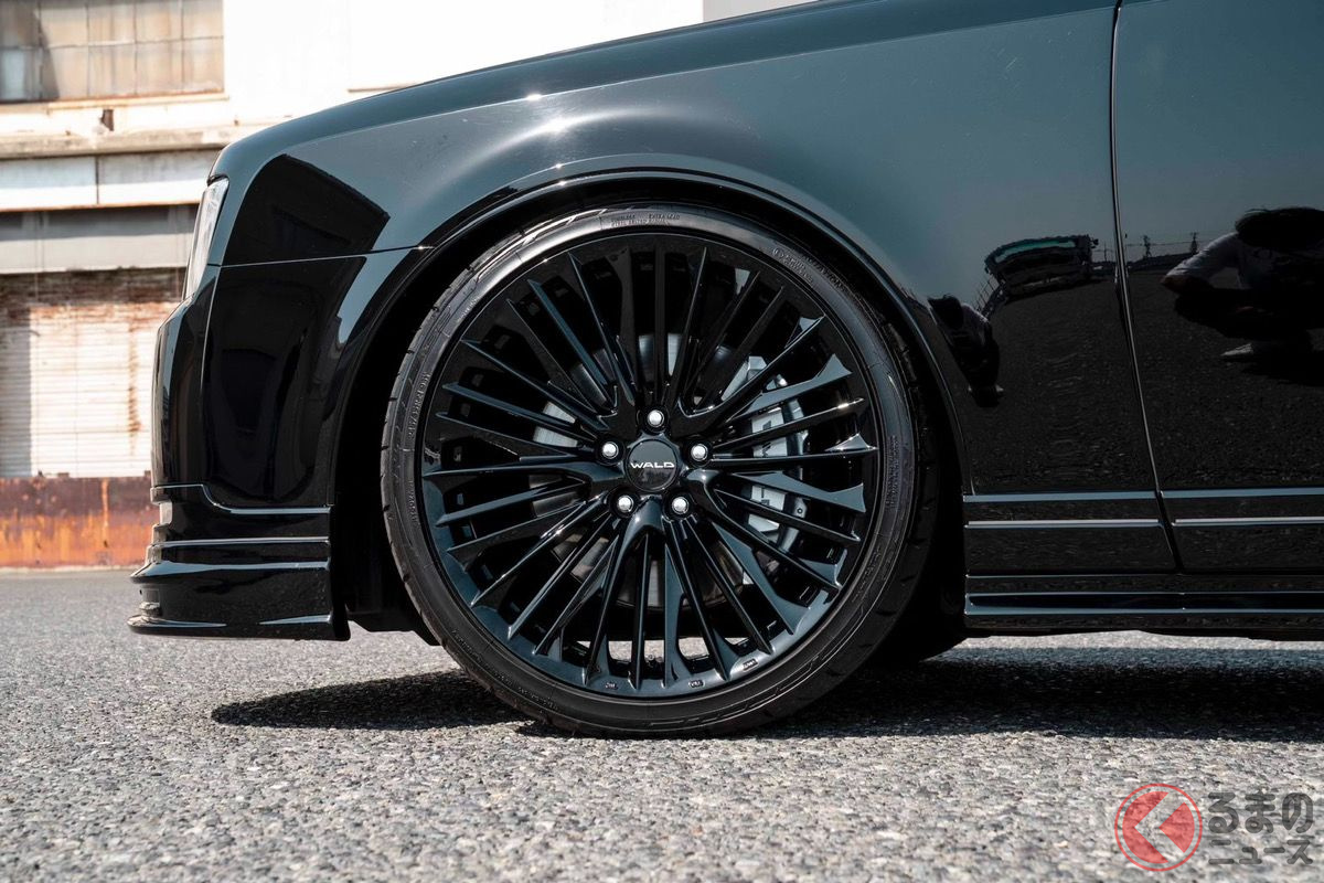 足元もブラックアウトすることで引き締めた印象を与えている(画像提供:オートファクトリー仁)