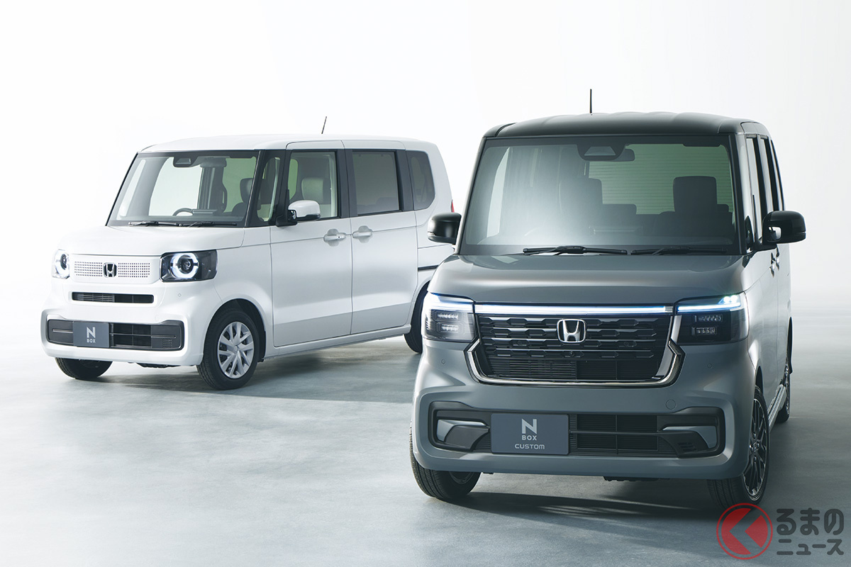 3代目となるホンダ新型「N-BOX」(左:標準/右:カスタム)