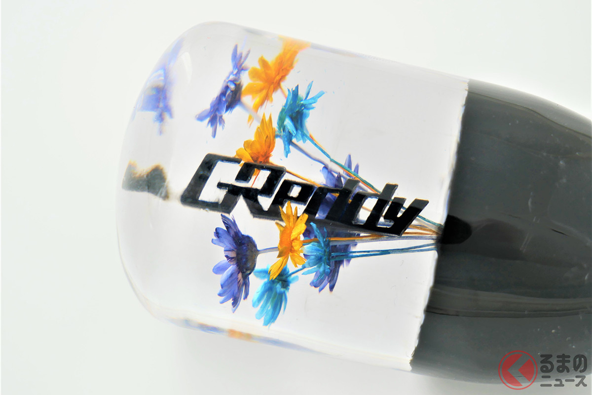 GReddyの水中花シフトノブ(画像提供:昭和トラスト)