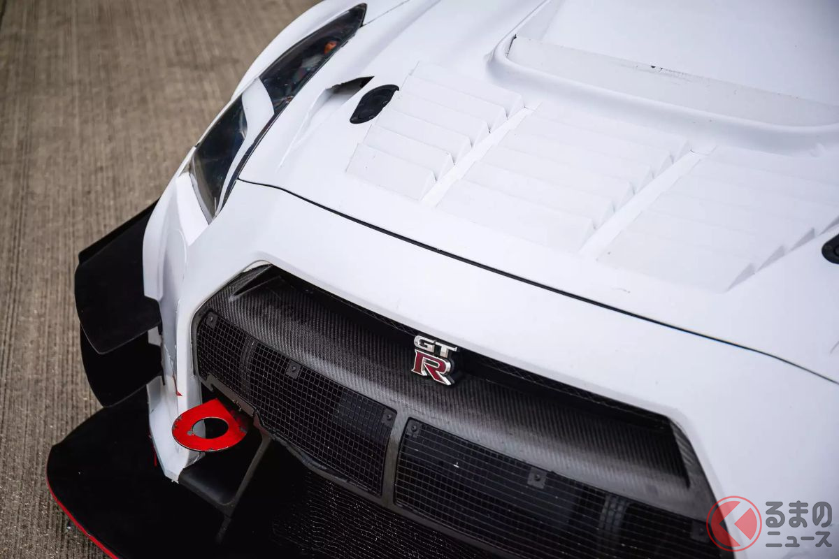 GTアカデミーの生みの親であるダレン・コックスが所有していた「Nissan GT-R GT3」が出品される(Photo:Iconic Auctioneers)