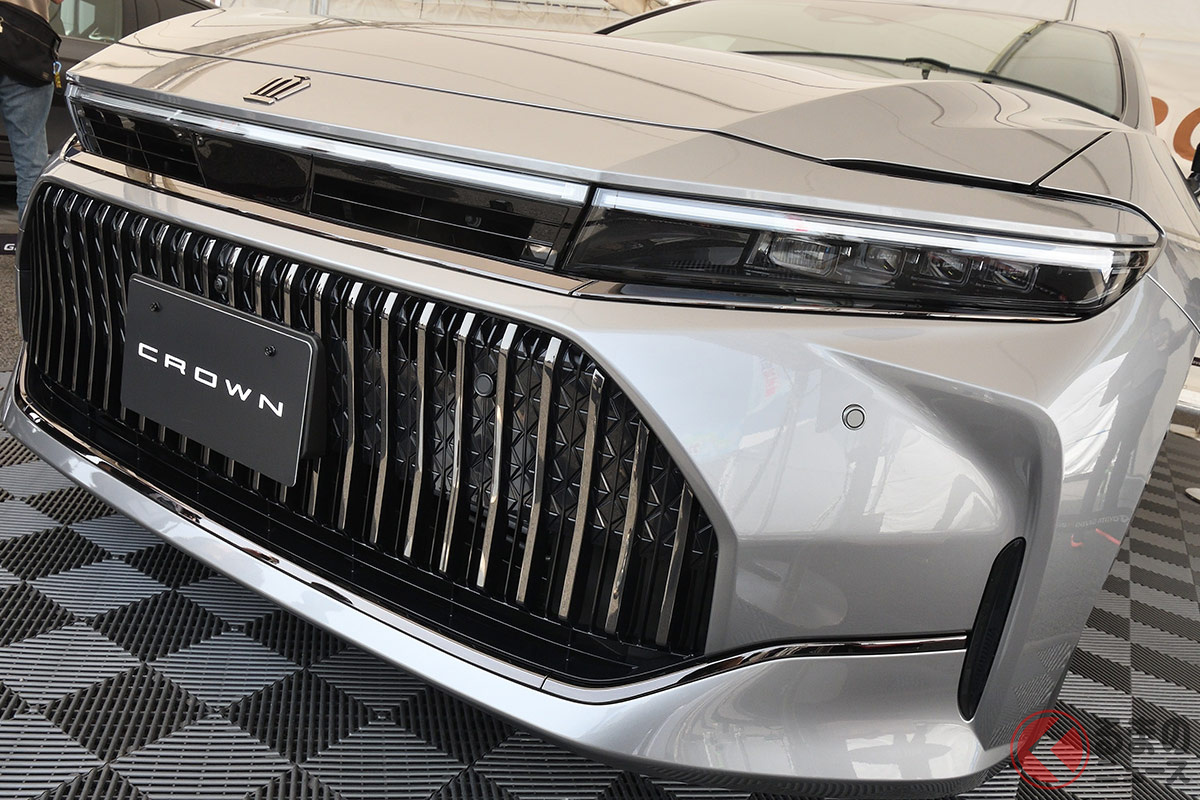 全長5m超のトヨタ新型「クラウンセダン」