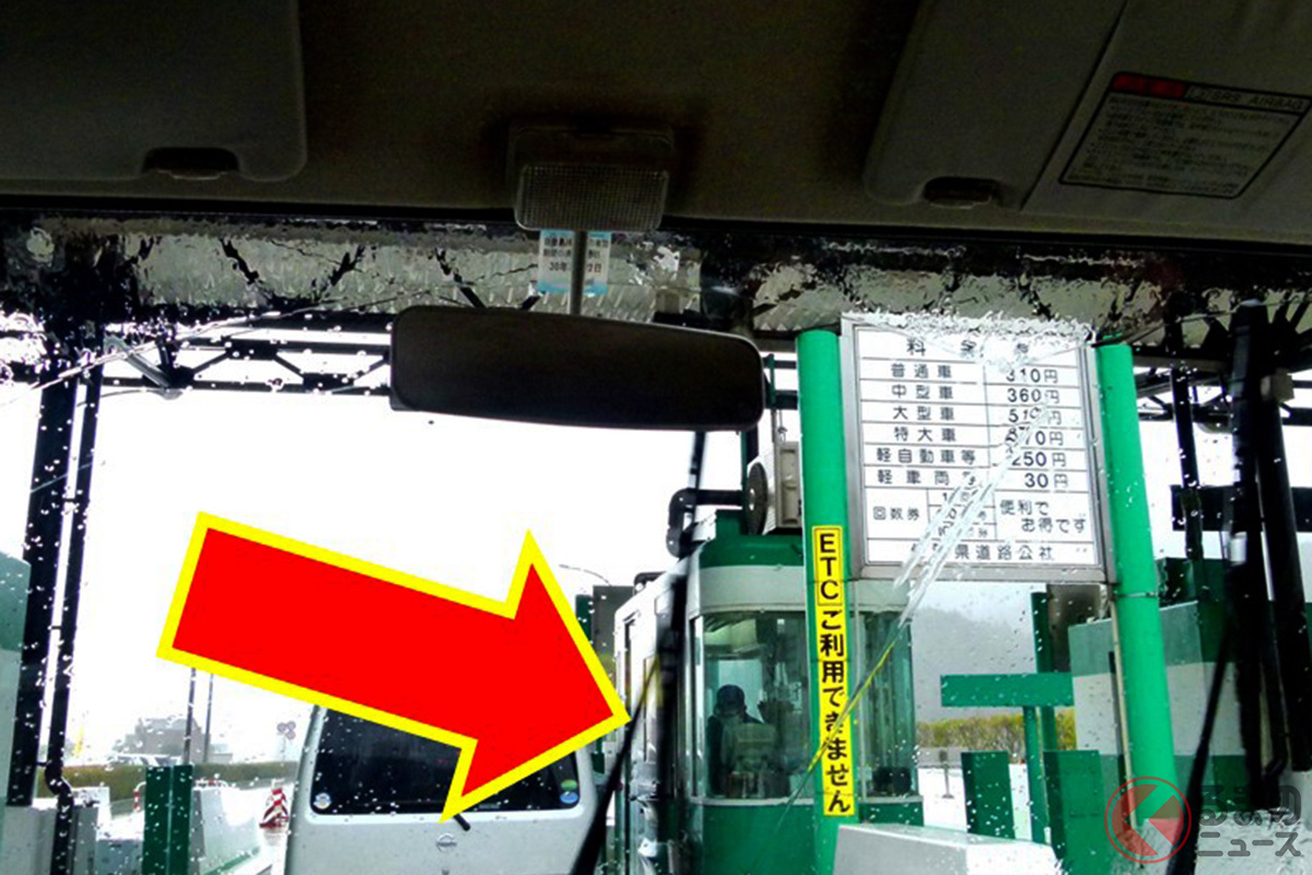 ETCの付近で素通りする機会が増えた料金所の内部はどうなってるの?