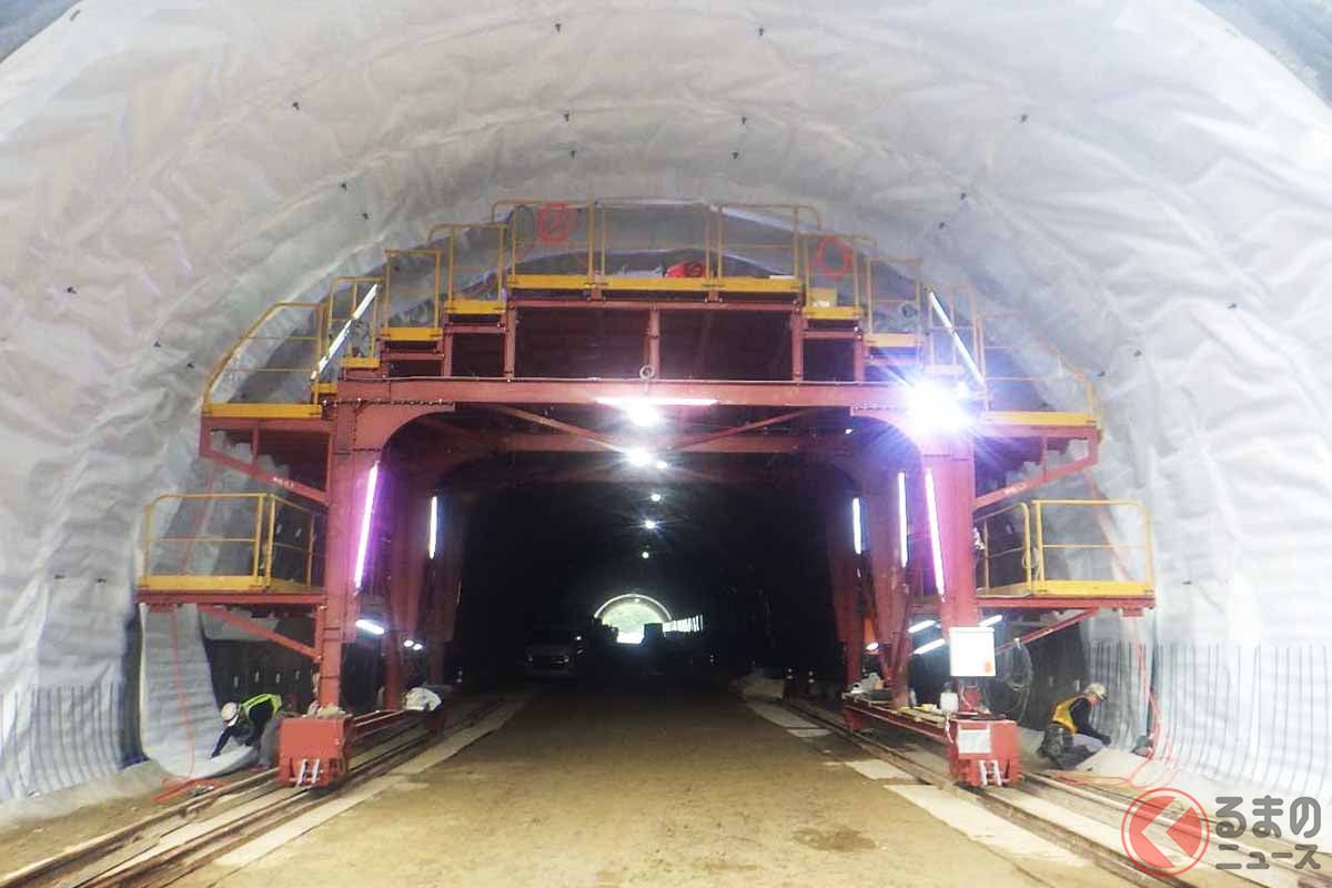 国道47号「新庄古口道路」前波トンネル(仮称)の覆工コンクリート防水工に着手(画像:国土交通省東北地方整備局山形河川国道事務所)