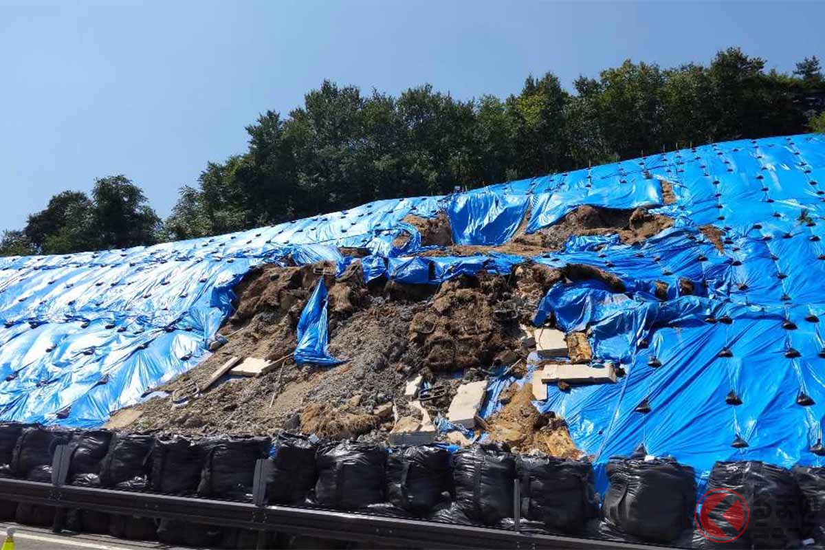 2023年8月6日時点の斜面変状の様子(画像:国土交通省東北地方整備局福島河川国道事務所)