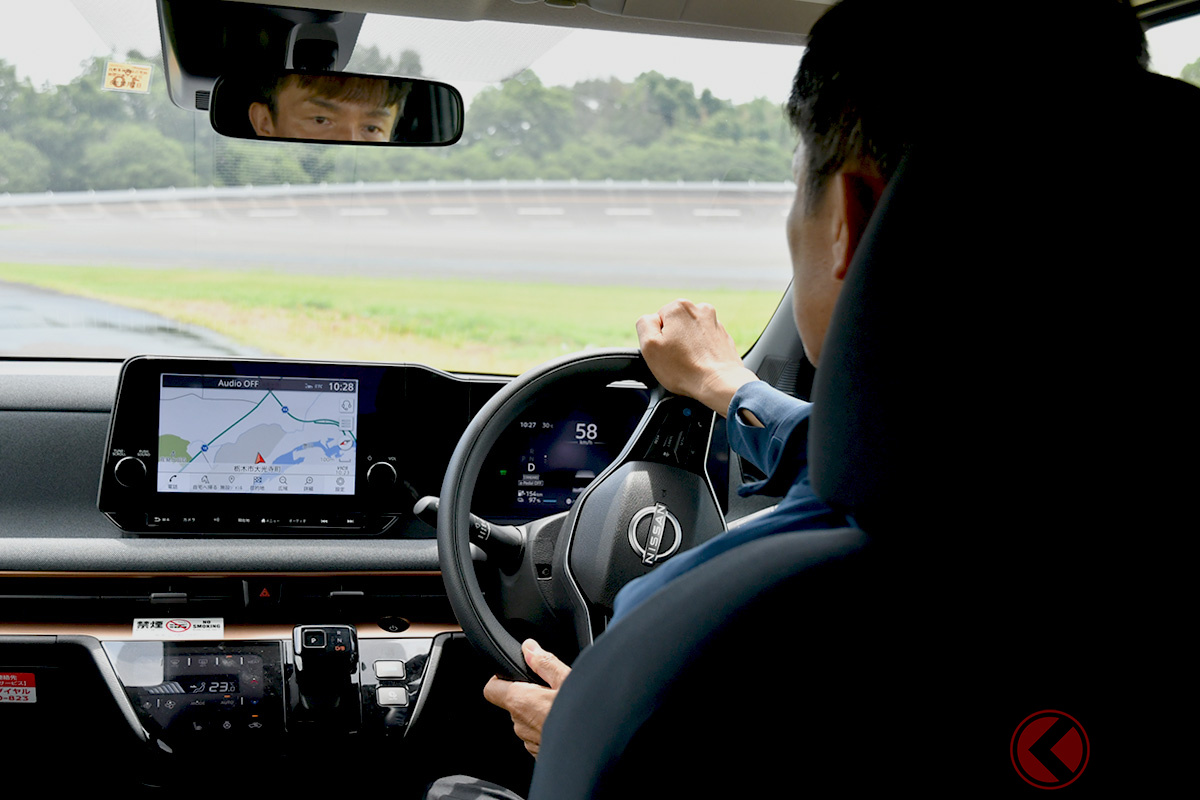 ウエットのハンドリング路で「e・PRIMACY」と「ENERGY SAVER 4」を比較試乗