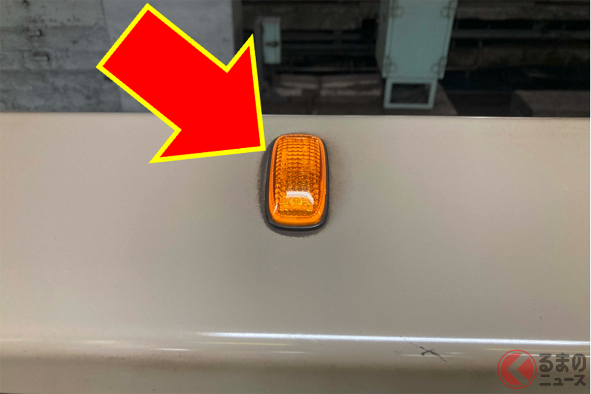 え…丸ノ内線のホームドアにNISSANの文字が!