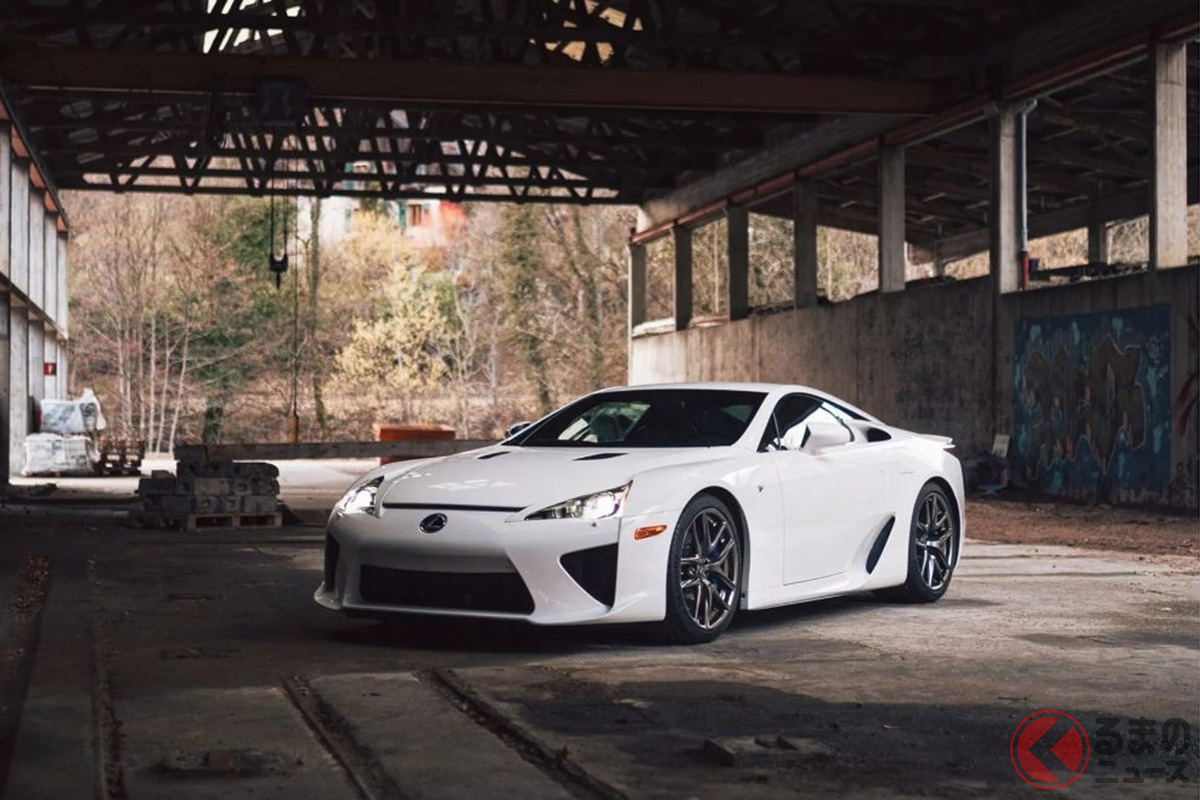 いまや世界のオークションで1億円は下らないレクサス「LFA」