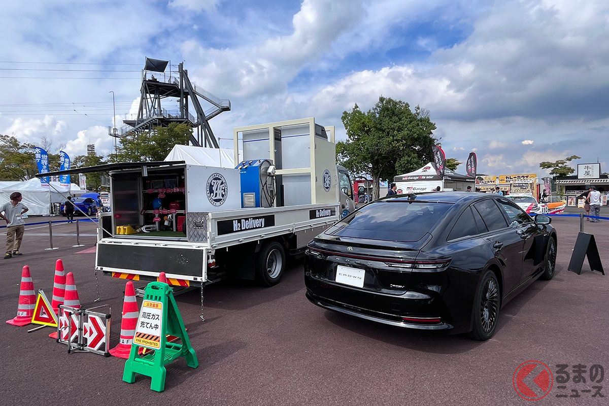 トヨタとJAFが世界初公開した「給水素トラック」